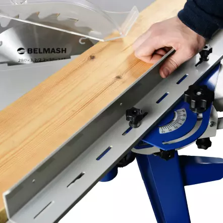 CBS2400-Scie-Circulaire-de-Chantier-avec-guide-parallele